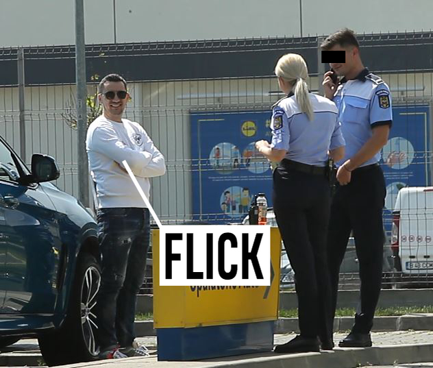 Flick, alături de doi agenți