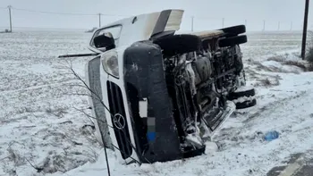 Un microbuz s-a răsturnat pe drumul București-Giurgiu. A fost activat planul roșu: 16 pasageri trăiesc un coșmar