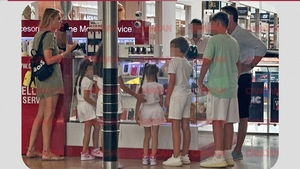 Tablou de familie complet cu Pelinel și Borcea-n mall! Suma pe care au ”spart-o” în 5 minute de dragul celor mici! CANCAN.RO a aflat tot