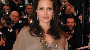 Angelina Jolie isi cauta perechea!