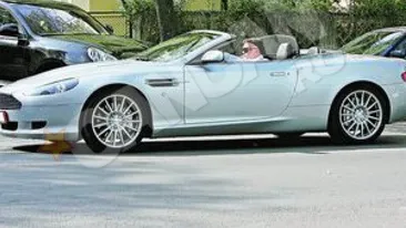 A facut datorii uriase, insa in Israel traieste ca un nabab. Vezi unde sta fostul amant al sexy-consilieriei de la Senat