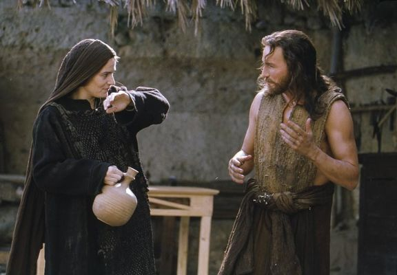 Maia Morgenstern și Jim Caviezel, în "Patimile lui Hristos"