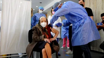 Cea mai în vârstă persoană din București s-a vaccinat anti-COVID! „Am vrut să-mi văd strănepotul mare”