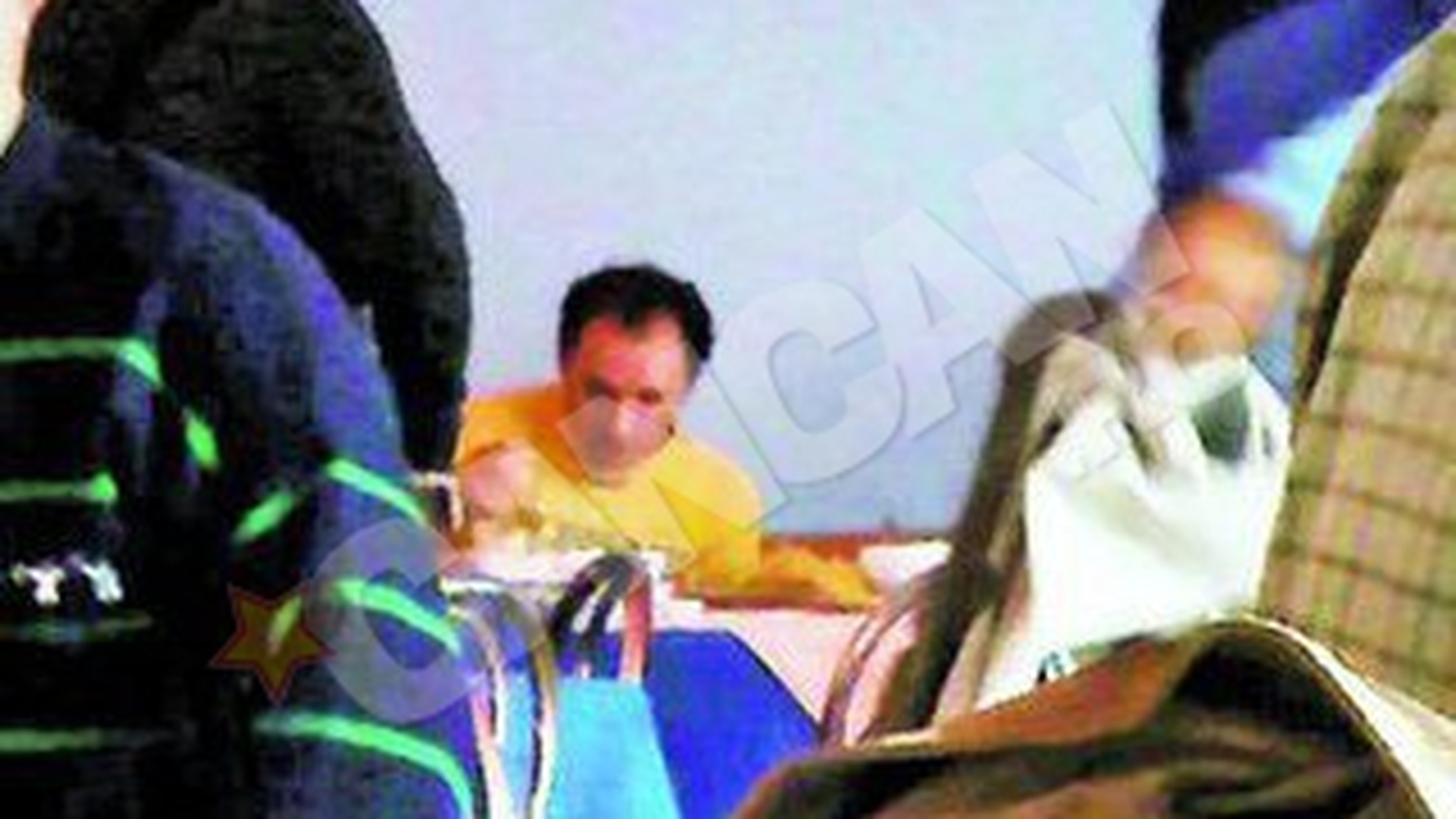 Mihai Traistariu pozeaza in milionar cu vila, firma si masini scumpe, dar e stramt la buzunar. Isi potoleste foamea la cantina studentilor