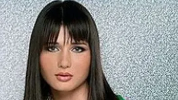 Elena Basescu isi face temele de viitor parinte! A facut cumparaturi la targul pentru copii si mamici