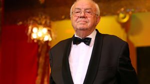 Adevărul despre certificatul de revoluționar deținut de Alexandru Arșinel: „Nu a primit niciun act”