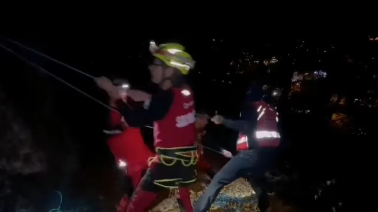 Salvamontiștii au salvat un bărbat beat care a alunecat și s-a rostogolit 100 de metri pe un traseu spre vârful Tâmpa