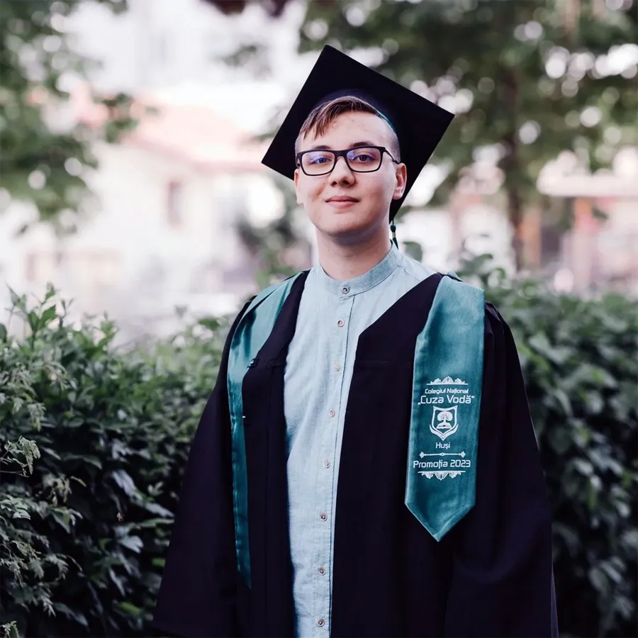 Decizia luată de elevul-minune din Huși, care a luat 10.00 la Evaluare și la Bacalaureat. Unde se mută