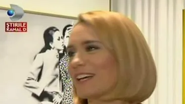 VIDEO Te-ai uitat azi la stiri, dar sigur ti-a scapat acest detaliu! Andreea Esca si-a facut doua desene pe interiorul mainilor! Vezi ce si-a tatuat
