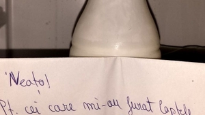 Colegii săi i-au băut laptele din frigider timp de o săptămână, aşa că a decis să le lase un bilet pe sticlă! Mesajul angajatului a devenit viral