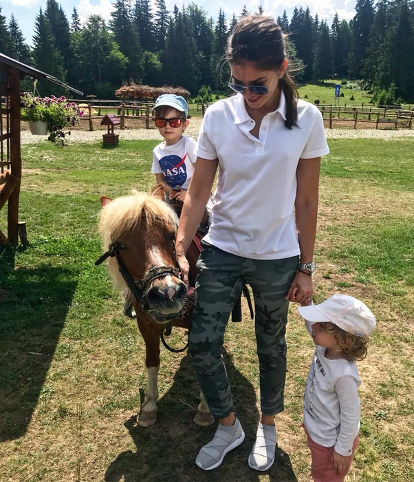 Alina Pușcaș, probleme cu a treia sarcină: “Rău permanent, grețuri, neputință, dureri de cap, somnolență “