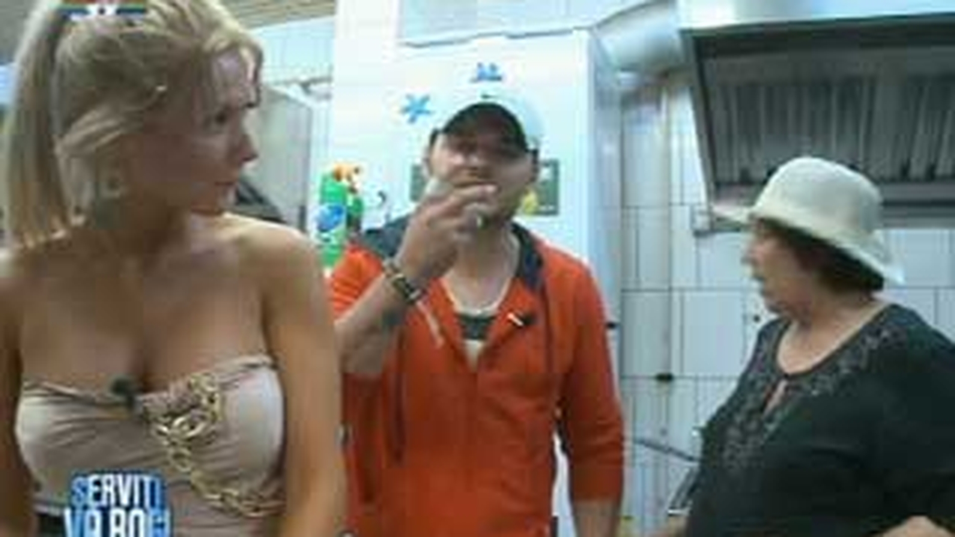 Sensuala s-a certat cu toata lumea la "Serviti, va rog"! "Mi-au zis ca sunt impertimenta cu batranii, ceea ce nu este adevarat!"