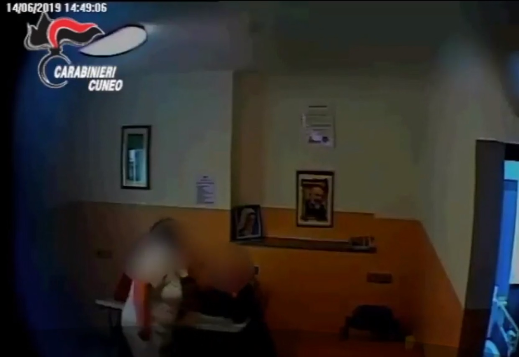 Ce făceau două românce în Italia cu bătrânii pe care îi îngrijeau. Atenție, imagini halucinante