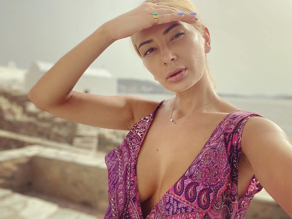 Dana Neacșu, cea mai sexy DJ-iță / Sursă foto: Facebook