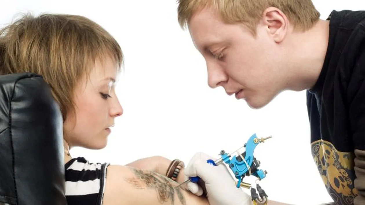 Tatuajele au beneficii ascunse asupra sănătăţii, avertizează medicii. Află ce spun noile studii ştiinţifice!