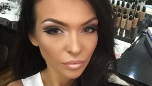 Uite-o pe Kim Kardashian de Romania! Cat de bine seamana botosaneanca cu vedeta internationala!