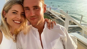 Mollie King și Stuart Broad au dezvăluit numele fetiței lor. Tinerii părinți au postat mai multe imagini pe rețelele de socializare, iar fanii s-au arătat uimiți de frumusețea lor