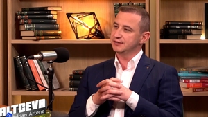 Ce rol are credința în viața lui Alfred Simonis: „De când am cunoscut-o pe soția mea...”. Președintele Camerei Deputaților le-a făcut parlamentarilor prima capelă ortodoxă