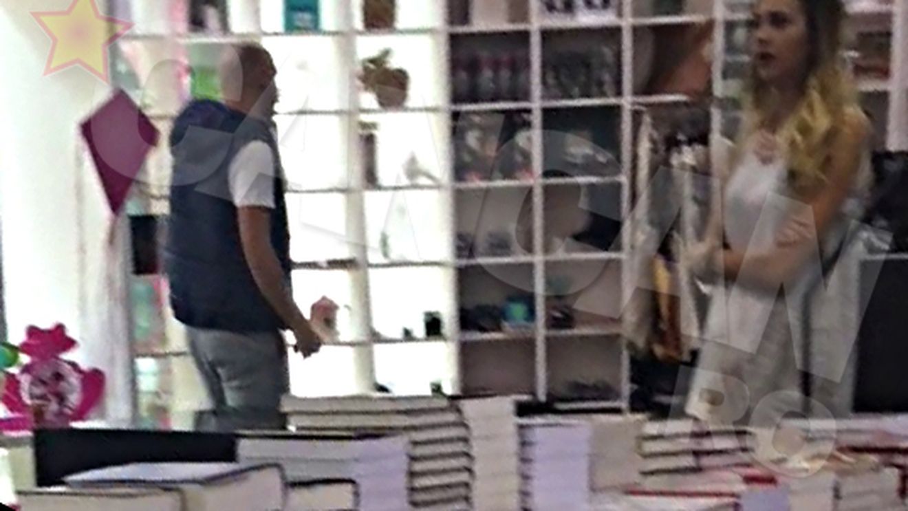 Probleme in Paradis?Uite cum se poarta Andrei de la Alb Negru cu iubita lui, dupa ce s-a zvonit ca se casatoresc!