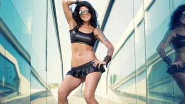 Presupusa amanta a lui Marcel Toader, sedinta foto in cea mai scurta fusta posibila! Uite ce bine arata antrenoarea de fitness!