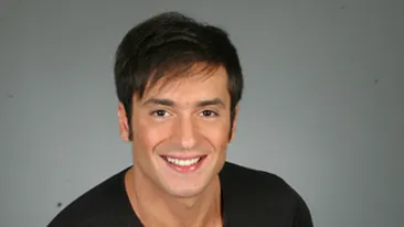 De ziua lui, Radu Valcan si-a cinstit colegii cu prajituri facute de bunica lui