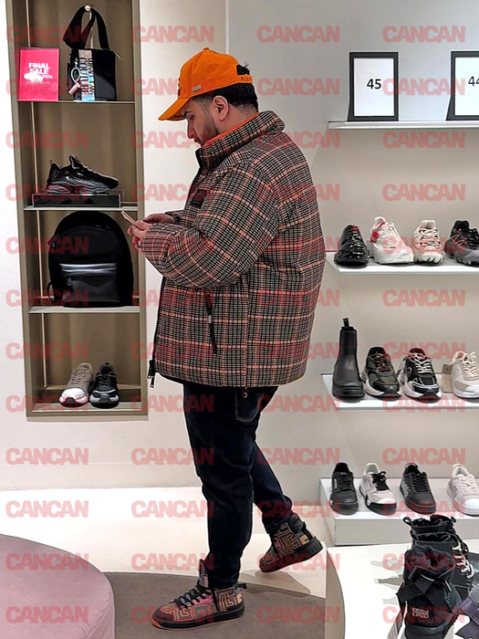 Tzancă, de mână cu Lambada, s-a predat! Fanii nu l-au ratat, manelistul a fost ”luat pe sus”! Stop sesiune de shopping!
