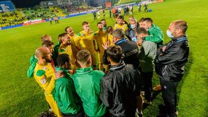 Mioveniul amenință cu retragerea din campionat după arbitrajul scandalos al brigăzii lui Bîrsan: „Niște derbedei!”