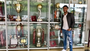 Mario Camora, căpitanul liderului CFR Cluj, a aranjat vitrina clubului pentru a face loc încă unui trofeu: "Vrem să intrăm în istorie cu al doilea titlu câștigat consecutiv!"