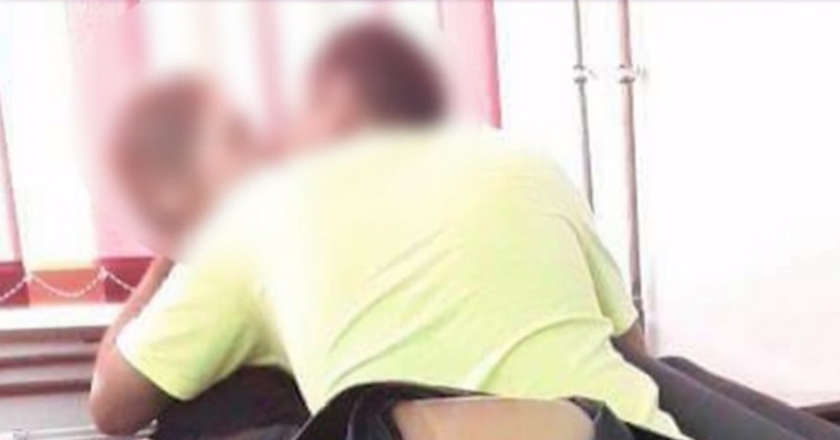 Noi imagini cu eleva și profesorul care se sărutau în clasă: ”Ea era întinsă pe catedră, cu picioarele în sus şi el era peste ea”