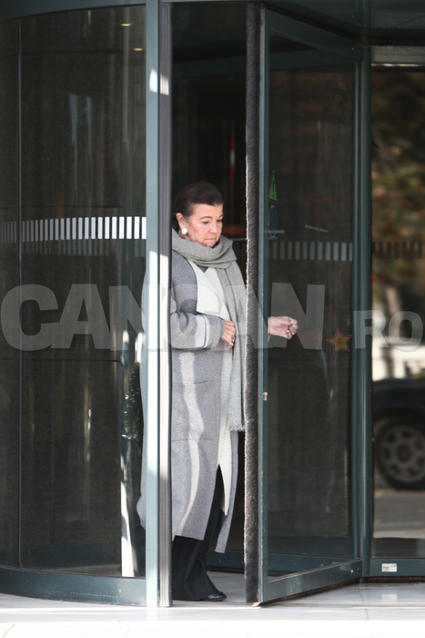 Merge prin Bucureşti într-un anonimat aproape total! Primele imagini de paparazzi cu o prinţesă adevărată! MARINA STURDZA e şcolită la faimoasa ”Belle Arte” şi e prietenă cu Giorgio Armani, Karl Lagerfeld, Ralph Lauren sau Oscar de la Renta
