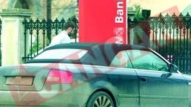 Pulhac si-a "alimentat" iubita plecata la shopping
