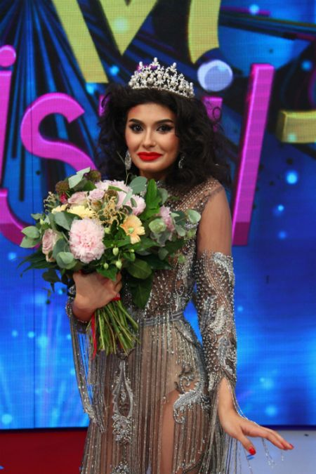 Marisa Brînzaru de la “Bravo, ai stil” a fost cerută de soție! Prima fotografie cu inelul de logodnă