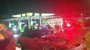 Un șofer care a vrut să se sinucidă a provocat un accident grav în Capitală: 5 victime