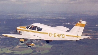 Un avion de mici dimensiuni, cu doua persoane la bord, a aterizat fortat in judetul Arad