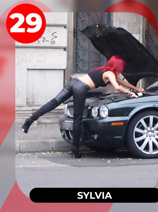 TOP 30 sexy-rockerițe din showbiz care au eclipsat asistența cu pantalonașii și fustițele din piele. Andreea Bălan și Bianca Drăgușanu, în ipostaze de neuitat
