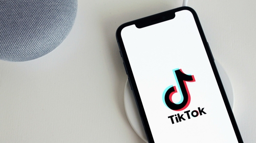 Situație de șoc în timpul unui live pe TikTok! Viața unei femei din Botoșani a fost salvată de un urmăritor
