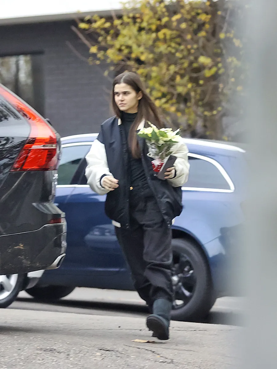 Theo Rose, răsfățată mereu cu flori de Anghel Damian