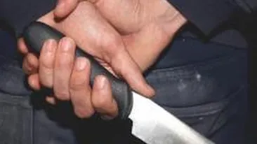 Un fost politist din Constanta a incercat sa se sinucida, dupa ce si-a omorat mama, injunghiind-o in gat!