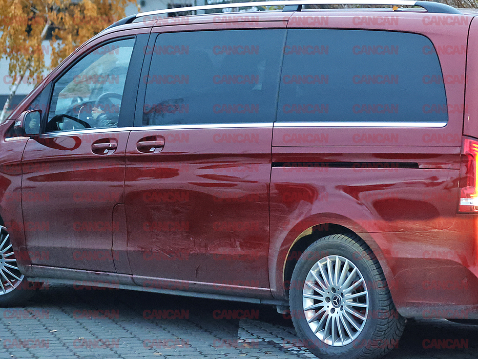 A parcat din prima Mercedesul Vito al familei