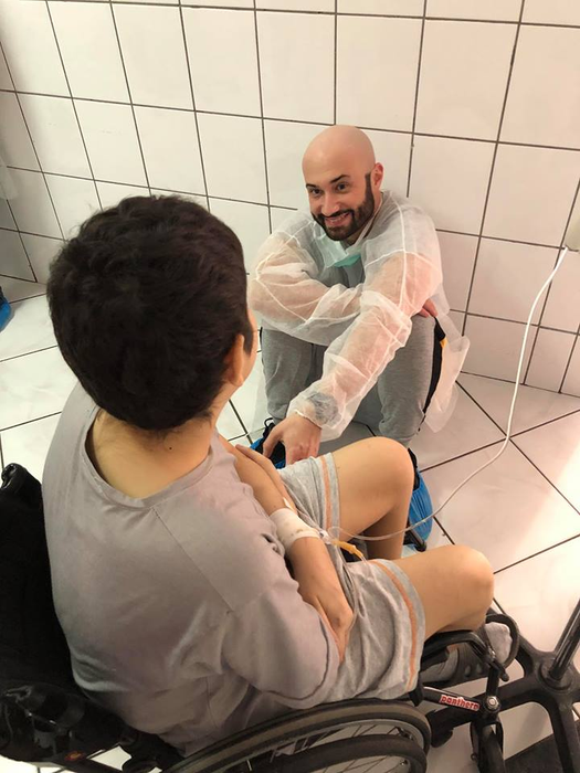 Codin Maticiuc și Mihai Bendeac au vizitat copiii bolnavi de cancer dintr-un spital: „De la doi păcătoși, acum, în Săptămâna Mare transmitem sănătate”