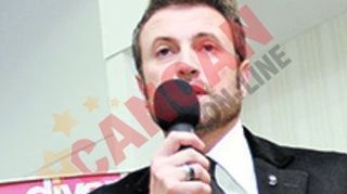 Si-a luat fiul in turneu