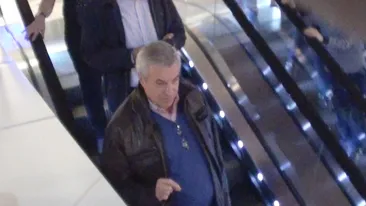 “Brigada” lui Tariceanu a iesit la mall. Asta n-o stiai sigur despre fostul premier: ii plac cumparaturile!