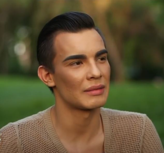 Scenariu șoc: a abandonat-o pe Cristina pentru ”Ken de România”! Eric de la ”Insula iubirii”,  în vacanță cu un transsexual?!