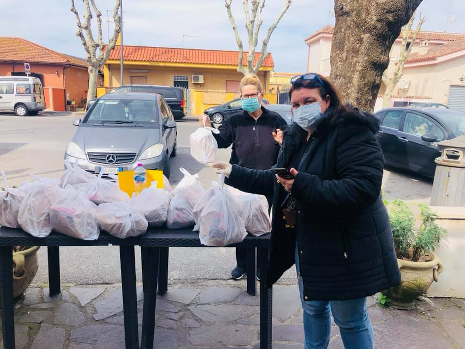 Ce lecţie de viaţă! În Italia, doi brutari români dau gratis pâine celor care nu își mai permit să o cumpere