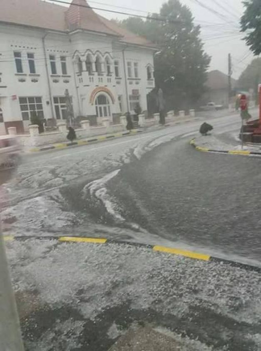 Localităţi din Gorj, acoperite de un strat de gheaţă de 10 cm! Imagini incredibile