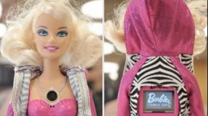 O papusa Barbie, echipata cu o camera video, motiv de alerta FBI