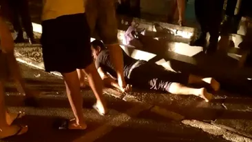 Un bărbat dezbrăcat a încercat să violeze o femeie într-o stație de autobuz în Constanța. Reacția scandaloasă a polițiștilor după ce martorii au sunat la 112
