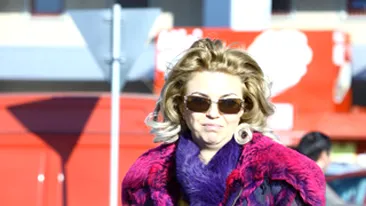 O artista sexy, care abia a implinit 40 de ani! Ce-o fi fost in capul ei sa iasa asa din casa? Ghici cine-i blonda-sorcova!