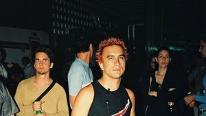 Cum arăta Zoli Toth, înainte de Sistem și BeatAgora. Poza de arhivă care arată cum arăta visul, înainte să devină misiune!