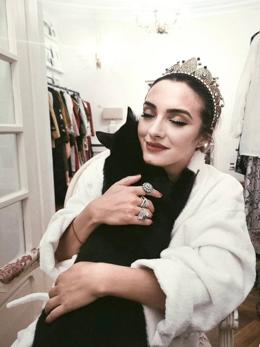 Ana Morodan este în doliu. Motanul ei a avut parte de o moarte violentă, dar rapidă